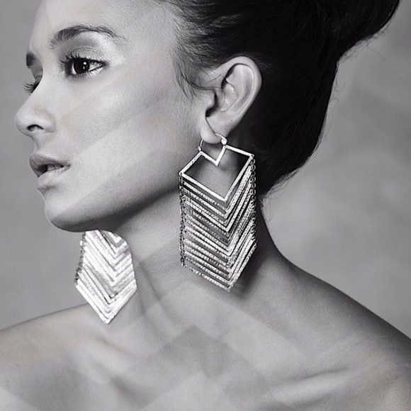 Tawapa Chevron Earrings - Picture 4 of 6